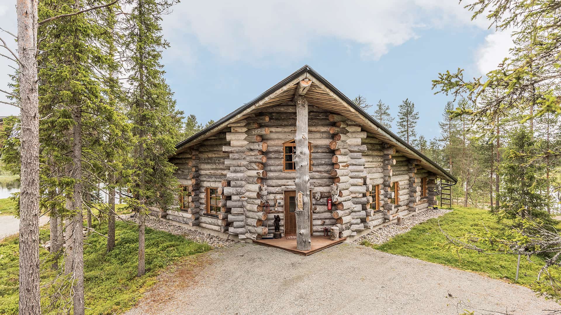 Rukan Salonki Chalets hirsihuvila majoitus